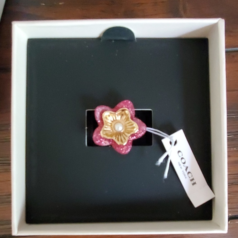 Coach flower ring